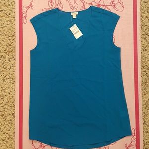 Cap-sleeve shirttail blouse